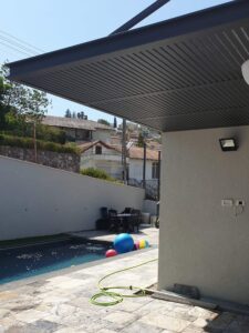 מחיר של פרגולת אלומיניום תלויה